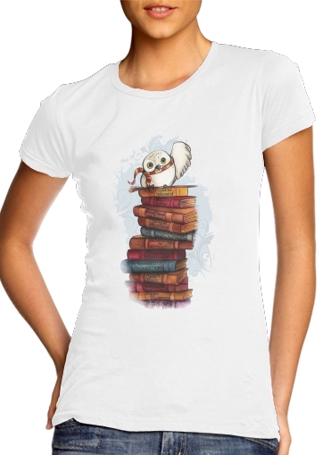  Owl and Books for Women's Classic T-Shirt
